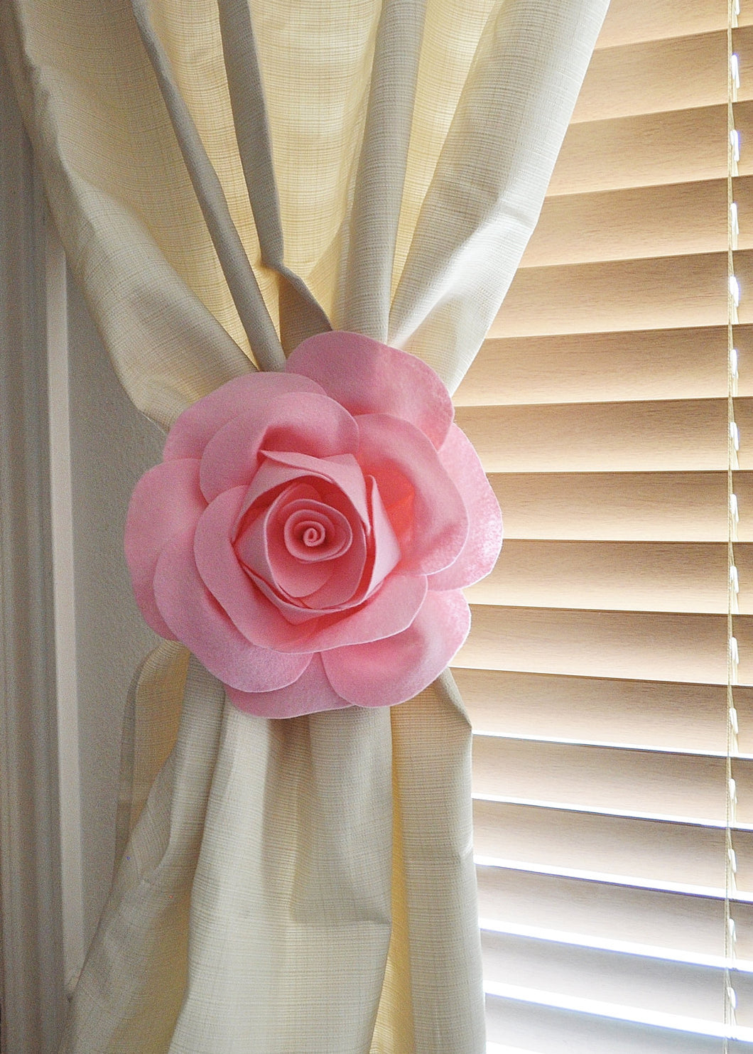 Light Pink Rose Curtain Tie - Daisy Manor